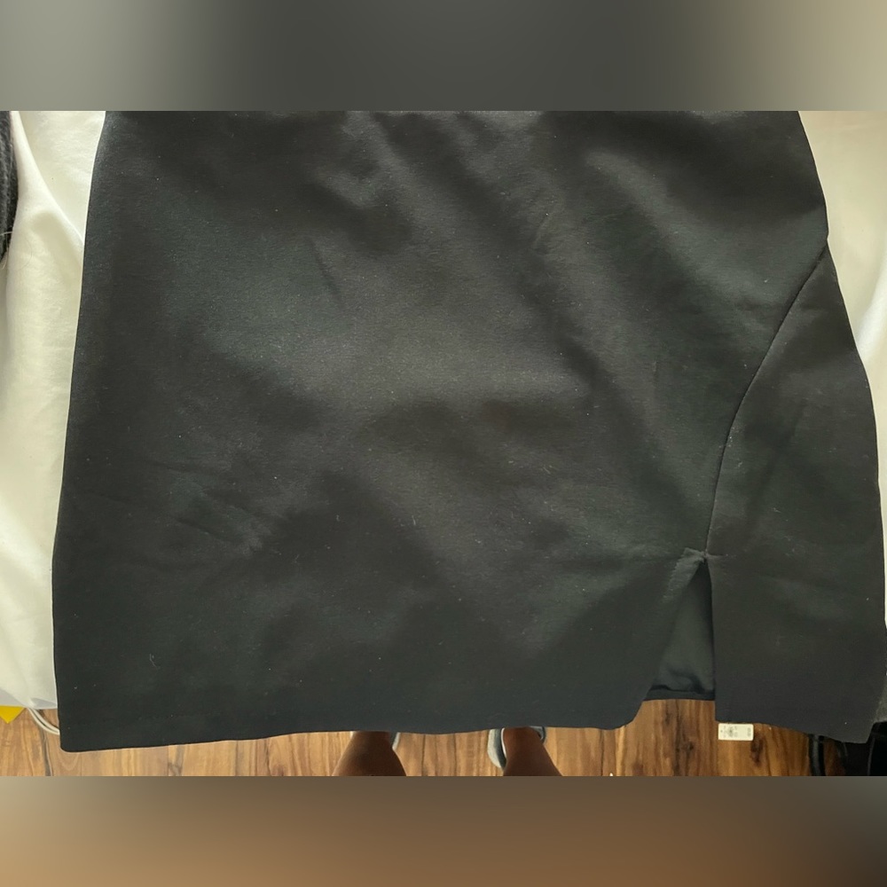 Black mini skirt w slit!